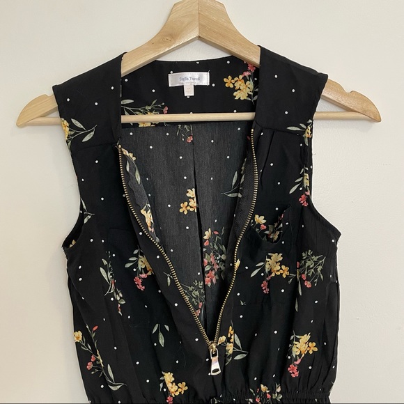 Stella Tweed | Floral Zip Peplum Tank - Picture 3 of 9